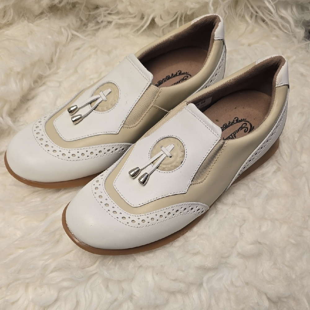 COCLICO Women's Cream and Tan Loafers